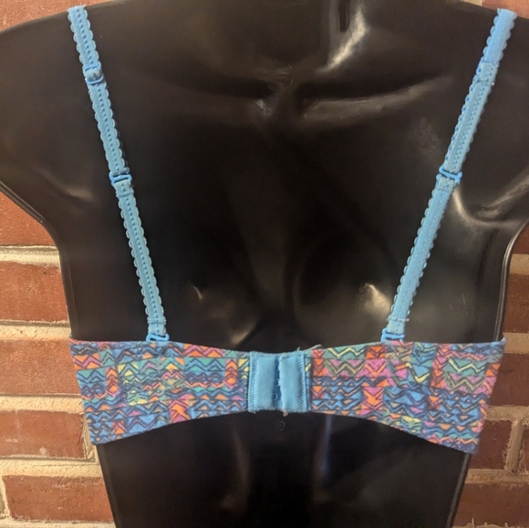 Aerie Strapless Convertible Bra. 34B. Geometric Pattern. - Picture 2 of 16